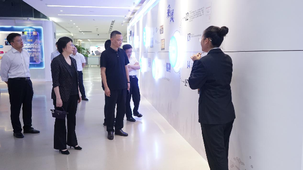 南通经济技术开发区法院一行到深圳行政审判中心调研