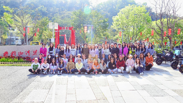 盐田法院组织开展“司法巾帼，健步逐春”健步行活动