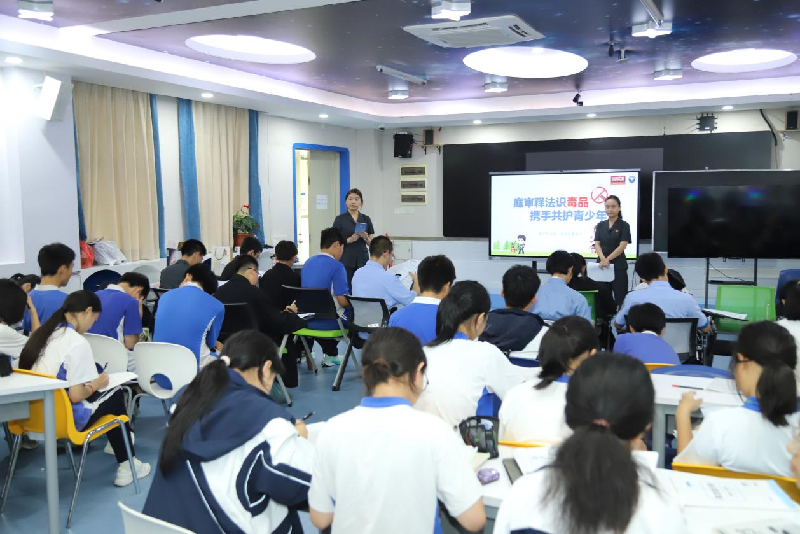 盐田法院举办“密织法网&middot;护苗成长”法治宣讲进校园活动.png